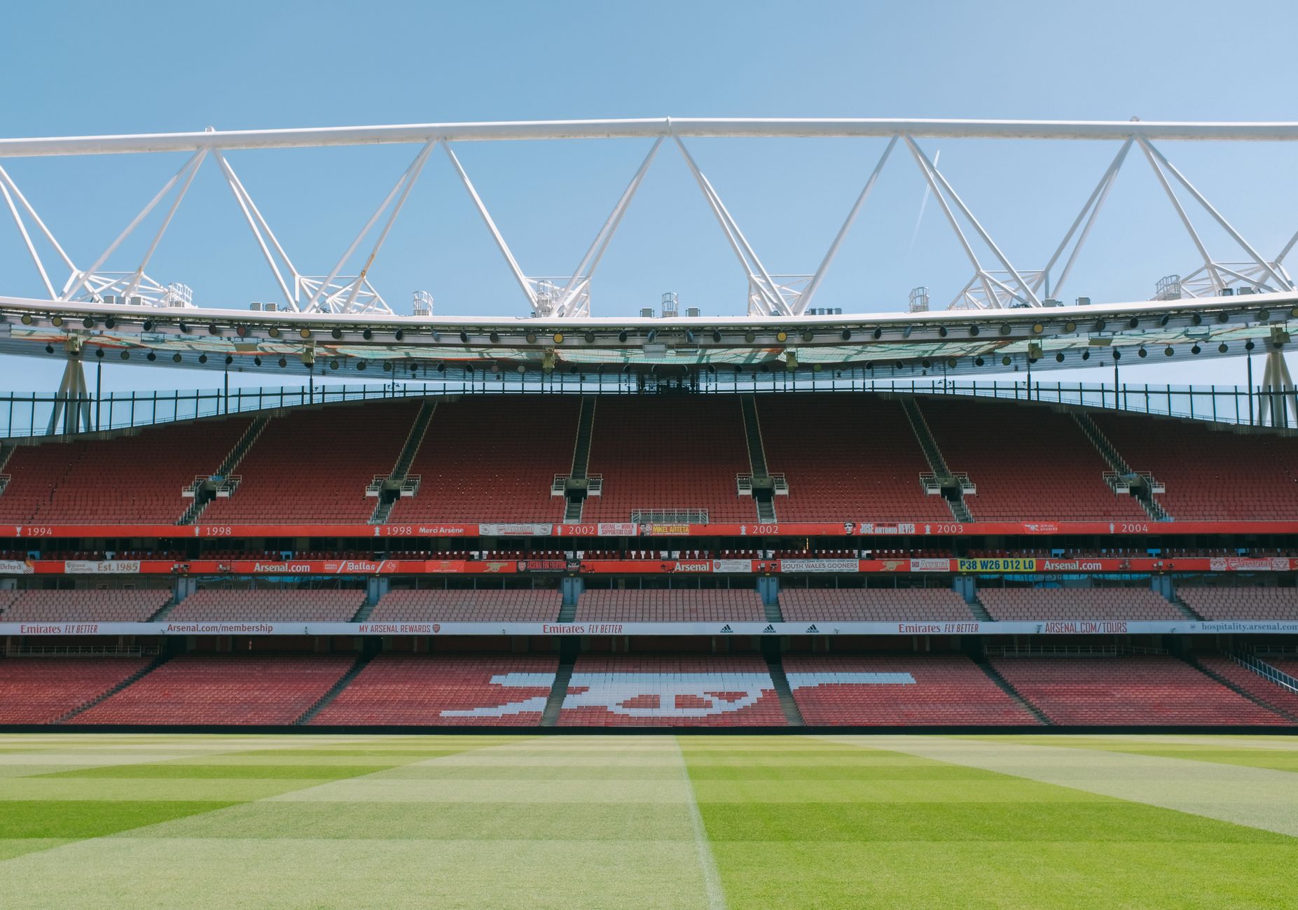 Vue des tribunes vides à l'Emirates Stadium, Londres, domicile d'Arsenal FC.